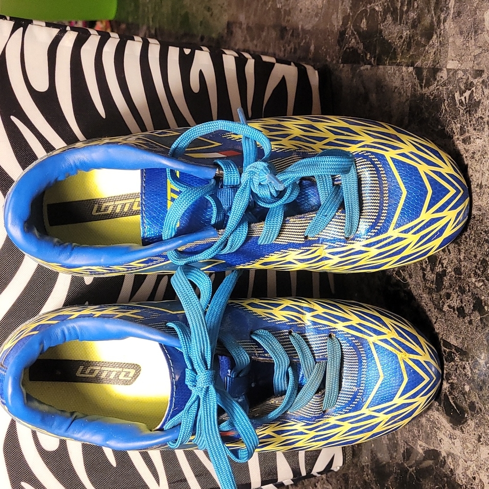 Lotto Forza II athletic soccer cleats Mens size 5 bright blue and yellow